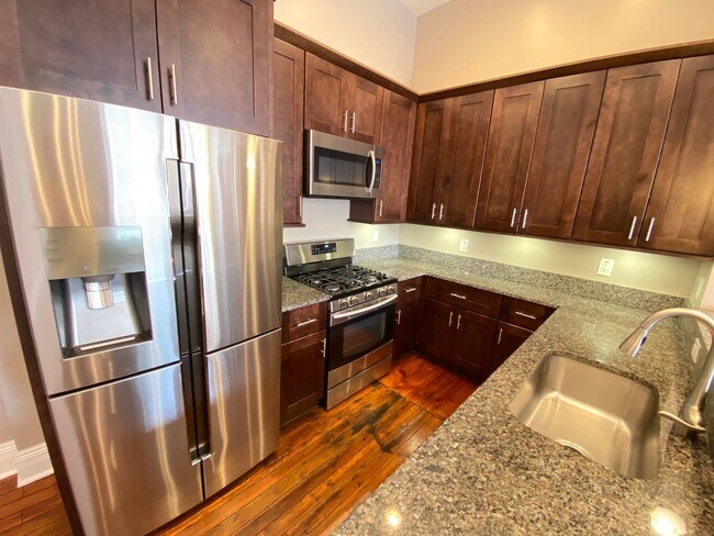 Building Photo - Kerr St 694-696 GW2