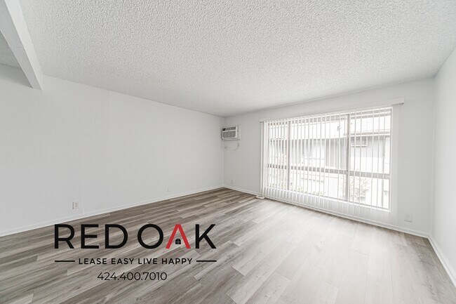 Foto del edificio - 21315 Roscoe Blvd
