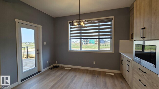Building Photo - 42 Tilia Pl