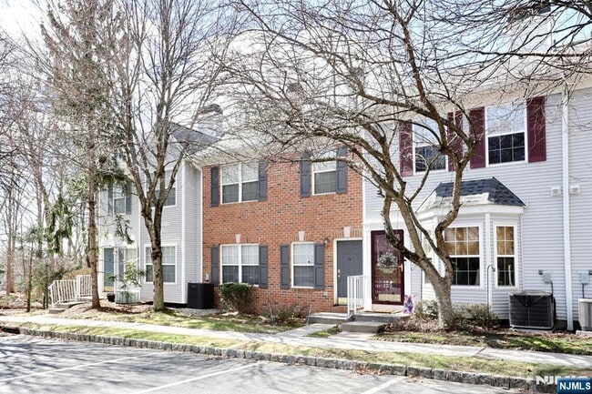 Foto del edificio - 2051 Charles