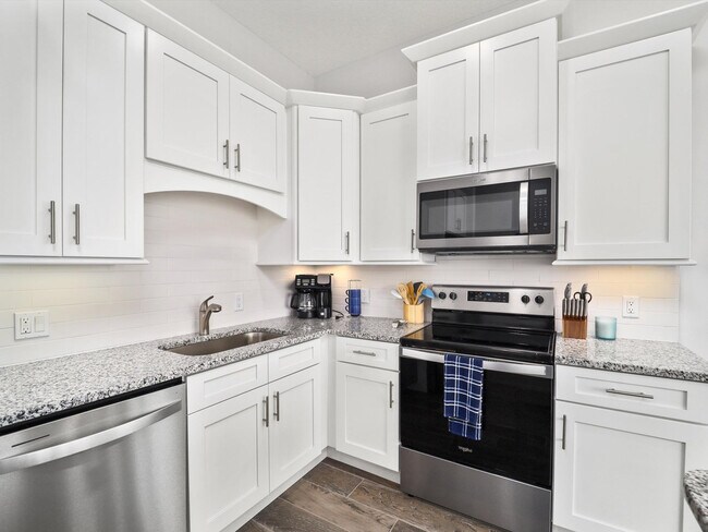 Foto del edificio - 705 North Oceanshore Boulevard-SI ID1051619P