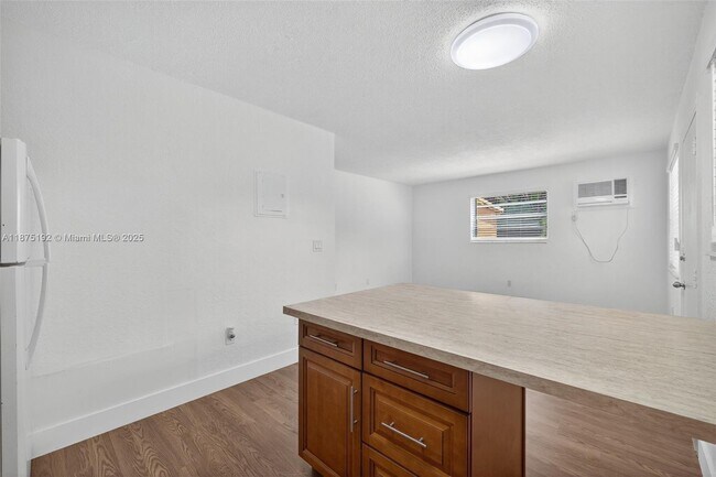 Foto del edificio - 7155 W 14th Ct