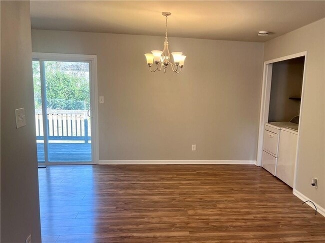 Building Photo - 2274 Greenway Dr