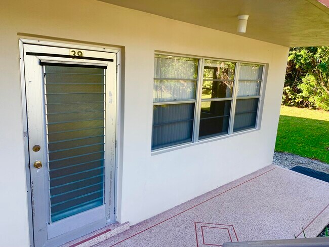 Building Photo - 39 Sussex B