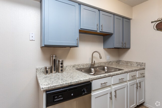 2BR, 1BA - 1000 SF - Colony Hills Apartments