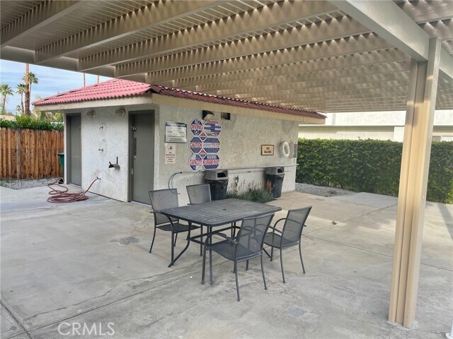 Foto del edificio - 74614 Driftwood Dr