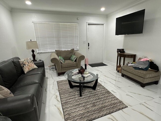 Foto del edificio - 6517 SW 18th St