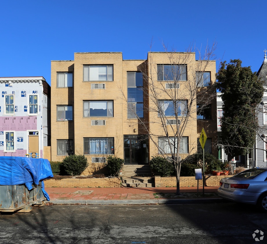 Building Photo - 408 Independence Ave SE