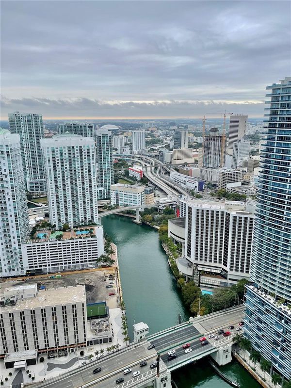 Building Photo - 465 Brickell Ave