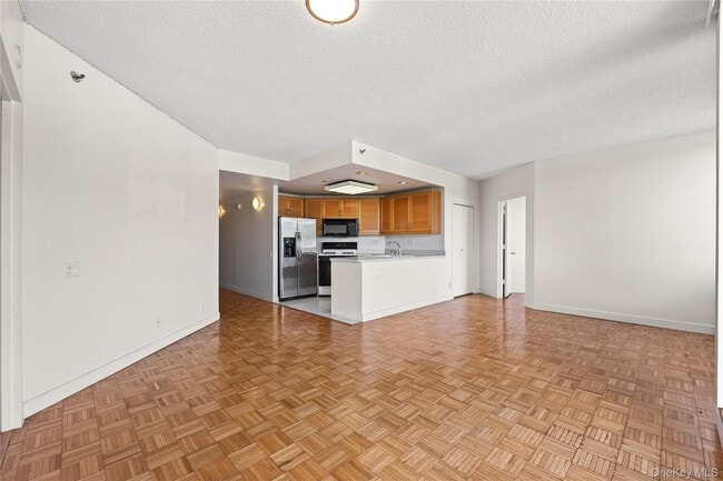 Building Photo - Spacious & Classic 1bedroom Condo