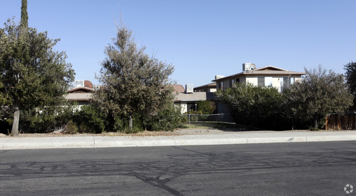 Building Photo - 751 Upton Dr