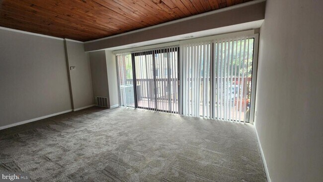 Foto del edificio - 53 Skyhill Rd