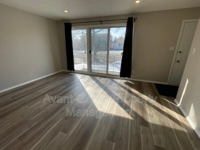 Building Photo - 10329-10150 150 St NW