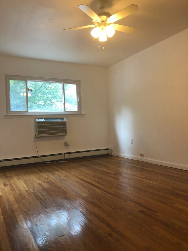 Building Photo - 3226 Johnson Ave