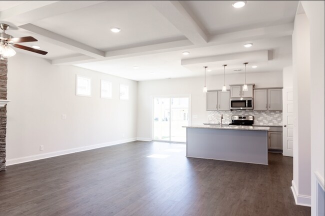 Building Photo - 4 Bd 2.5 Ba Beautiful Home!