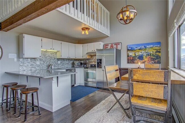 Foto del edificio - Buffalo Ridge - Spacious unit with Wifi, Covered Parking & Clubhouse