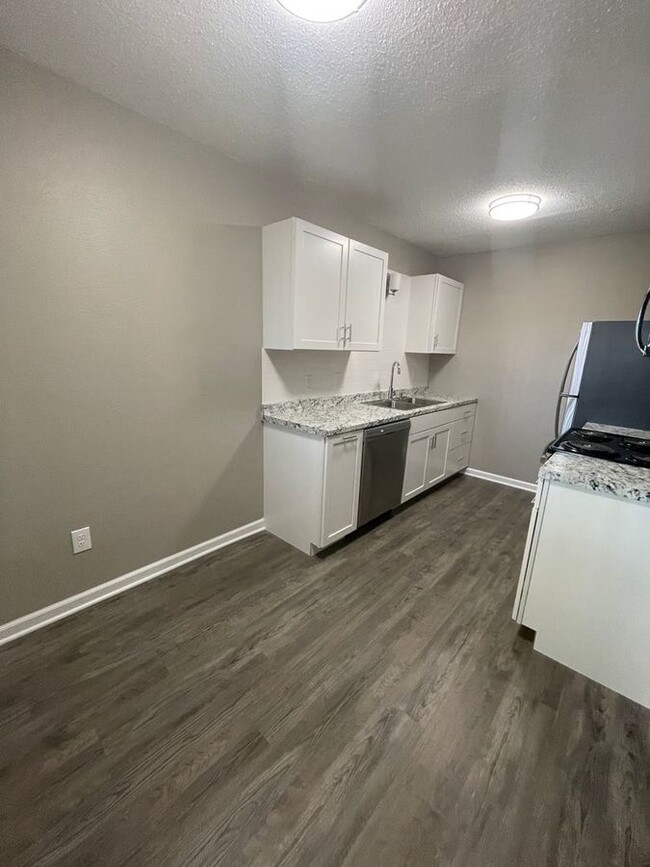 Building Photo - 3838 W Sylvania Ave 201 Toledo, OH 43623