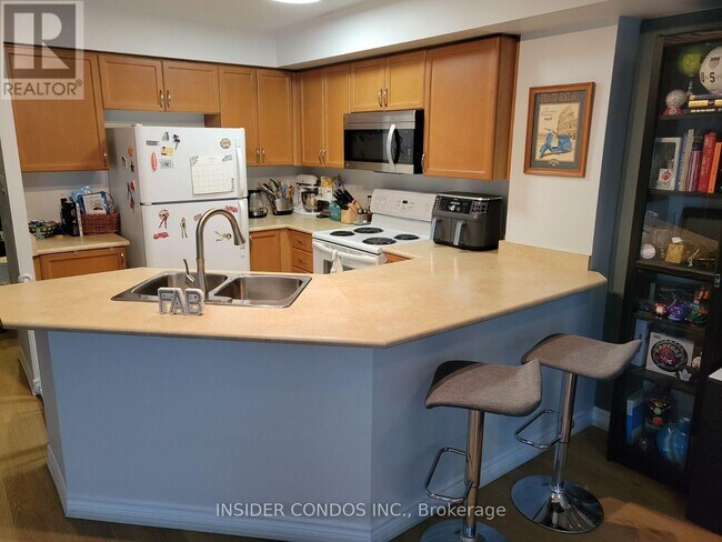 Photo du bâtiment - 920-920 Sheppard Ave W