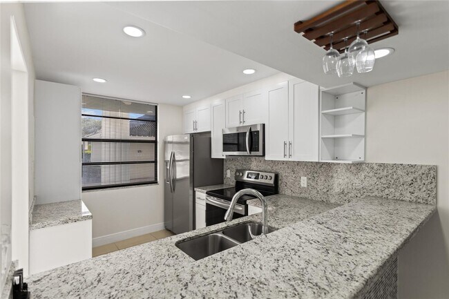 Building Photo - 1719 Whitehall Dr