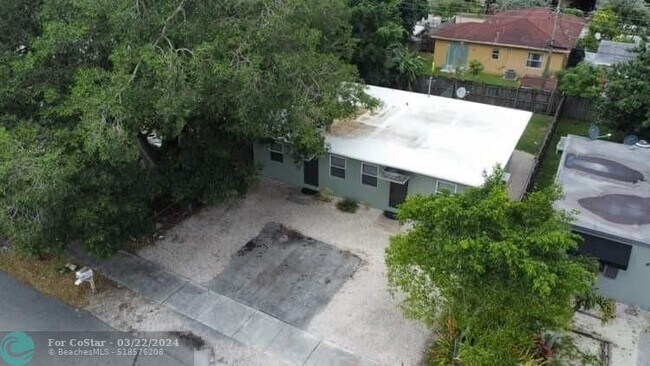 Building Photo - 4326 SW 56th Ave