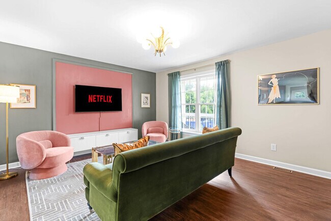 Building Photo - 2400 Hinton St