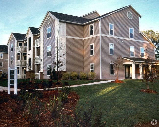 Building Photo - Dobbins Hill Apartment Homes