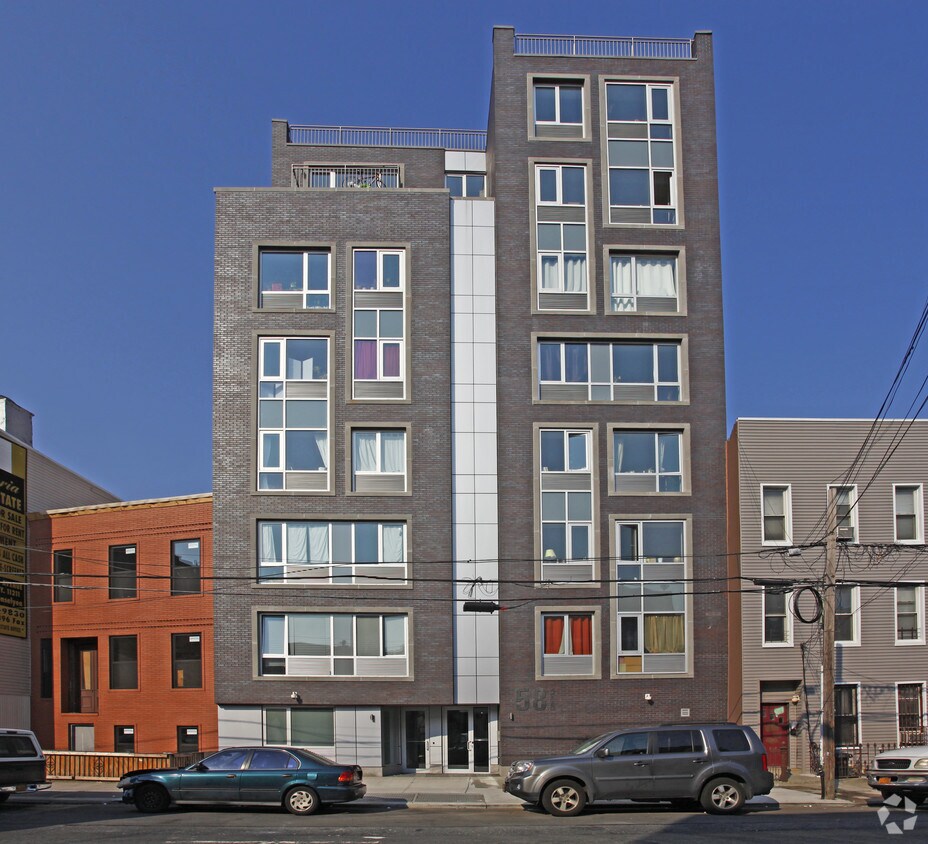 Foto del edificio - 58 Bushwick Ave