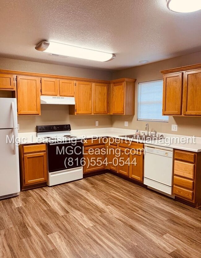 Building Photo - 206 NW Parker Dr