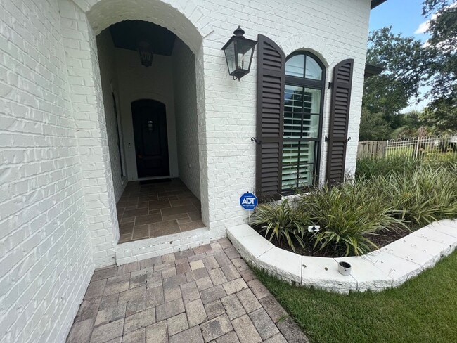 Building Photo - Grand Point East - 4 Bedroom, 3 Bathroom w...