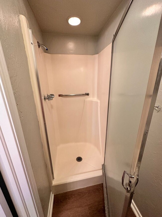 Foto del edificio - 2 Bedroom, 2 Bathroom Unit in Quiet Cul-de...