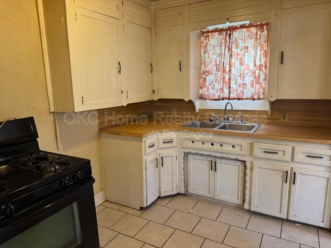 Photo - 2225 Glen Ellyn St House