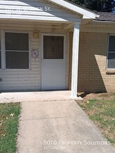 Building Photo - 702 Warren St