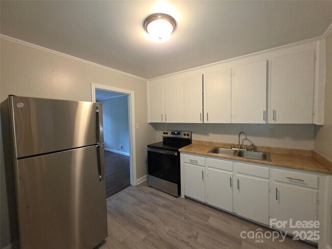 Foto del edificio - 3818 Winfield Dr