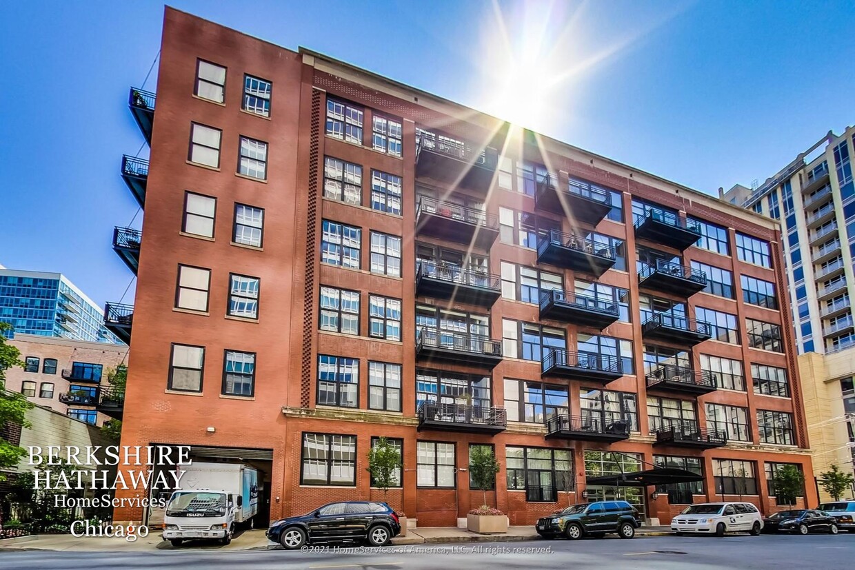 Primary Photo - 525 W Superior Street