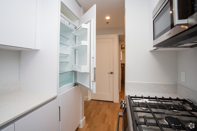 Interior Photo - 1410 Columbia