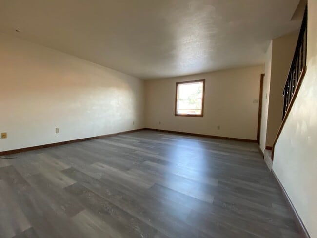 Building Photo - Spectacular 2 BR / 1.5 BR Townhouse in Latrobe! Washer & Dryer Provided! Call Today!
