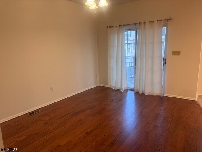Foto del edificio - 32 Chesterfield Ct