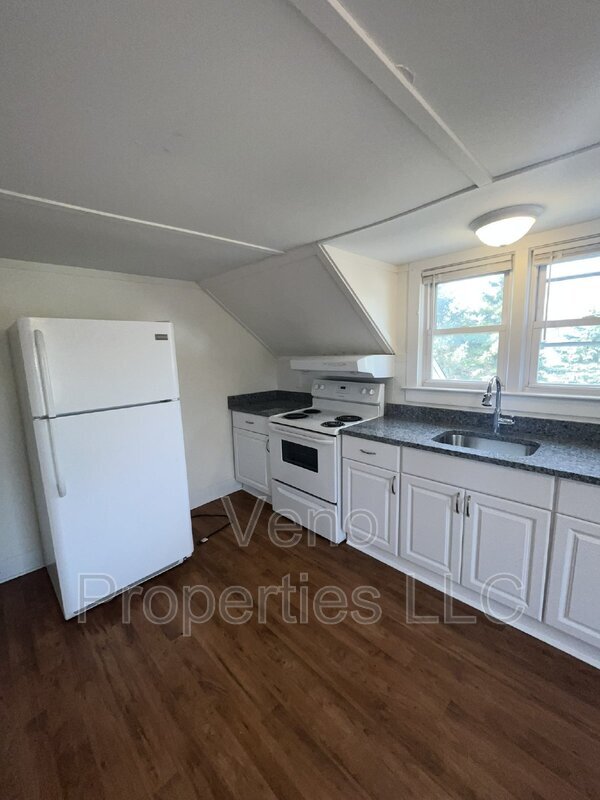 32 Russell Rd Unit 2B, Colonie, NY 12203 Condo for Rent in Colonie