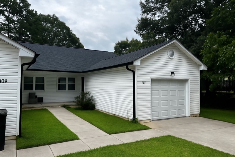 Foto principal - 307 W McNeely Ave