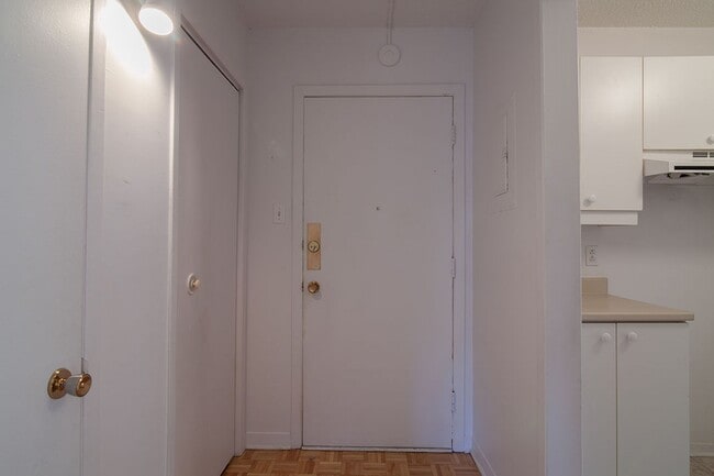 Building Photo - 1565 Avenue Victoria