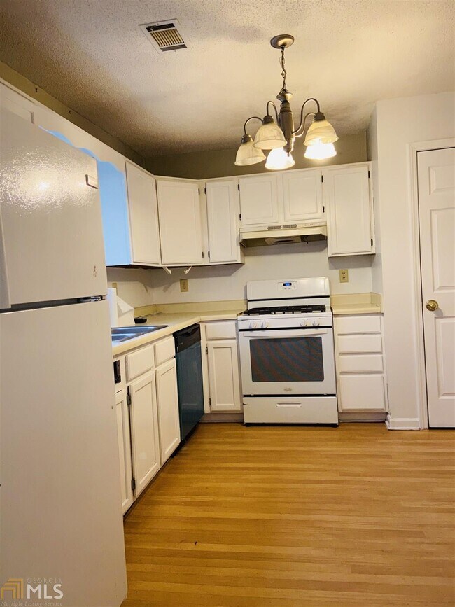 Foto del edificio - 253 Triple Oaks Dr