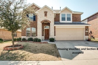 Building Photo - 1420 Canary Dr
