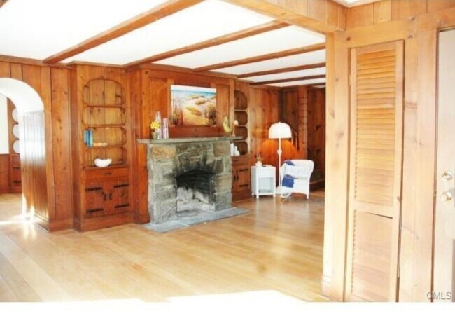 Foto del edificio - 481 Bronson Rd