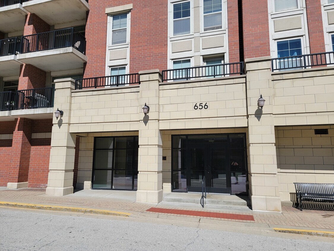 656 Pearson St Unit 206, Des Plaines, IL 60016 Condo for Rent in Des