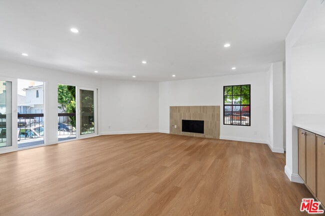 Building Photo - 2541 Stoner Ave