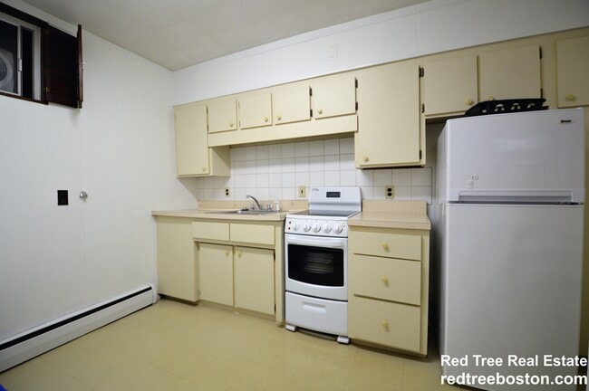 Building Photo - 252 Tappan St