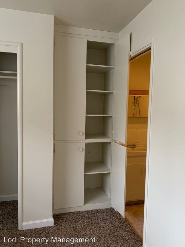 Foto del edificio - 312 E Oak St