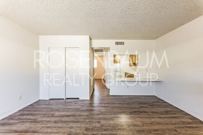 Foto del edificio - 9230 N 6th St