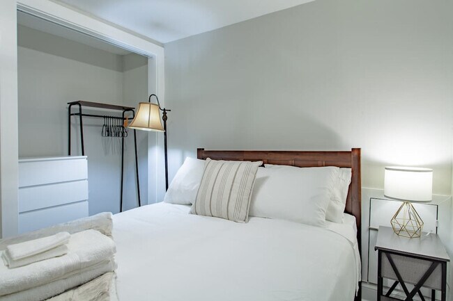 Foto del edificio - 824 Varnum St NW