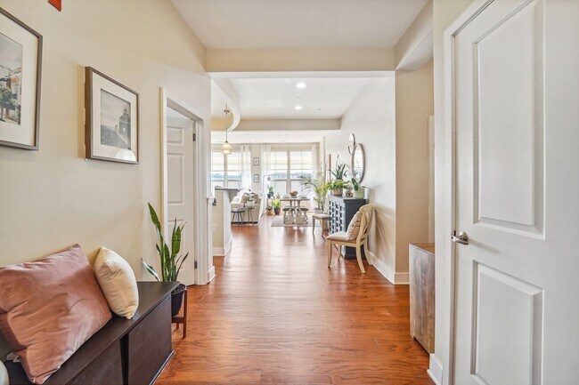 Building Photo - 3 Greenwich Dr